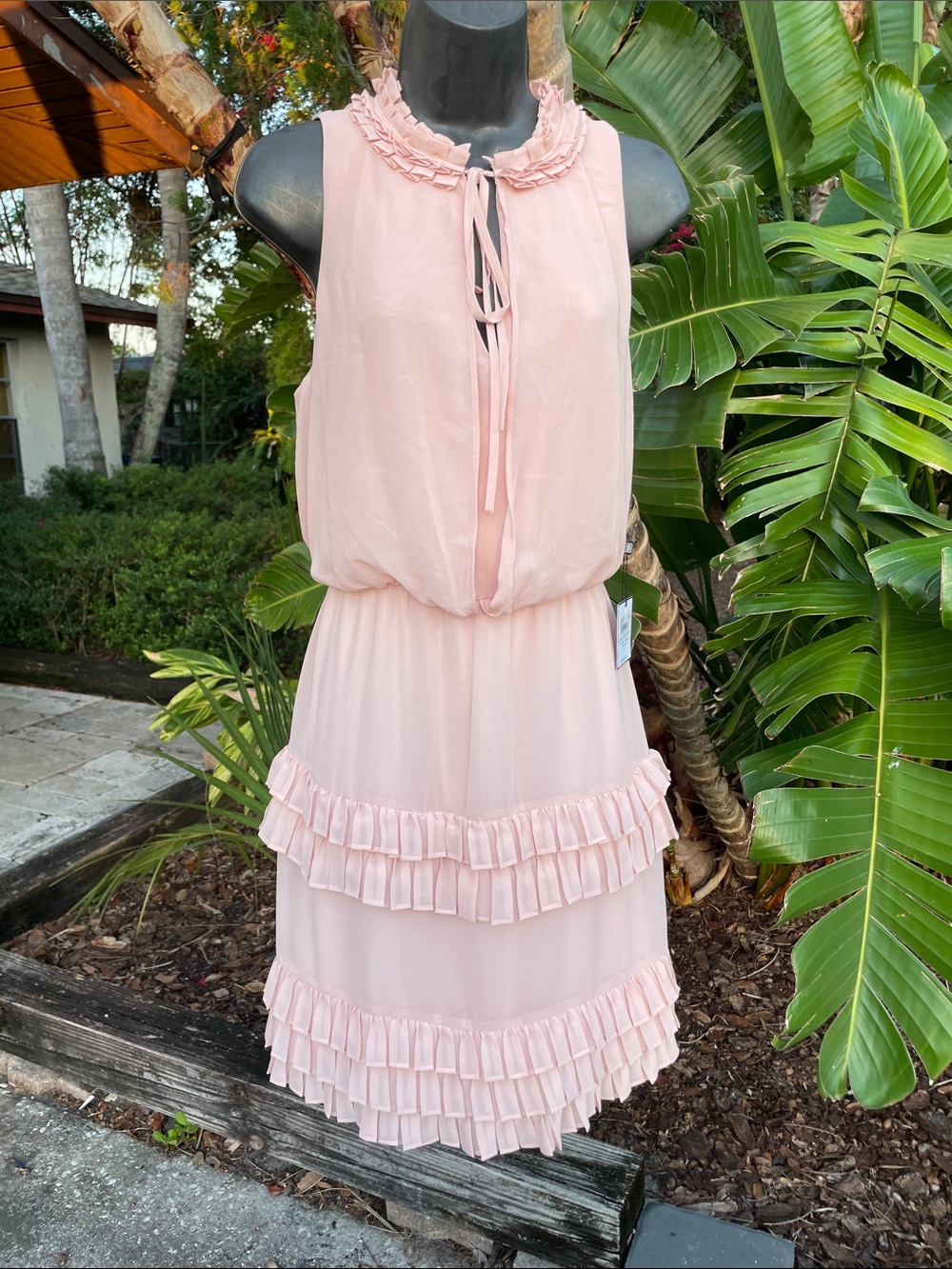 laundry by Shelley Segal ruffled pink dress